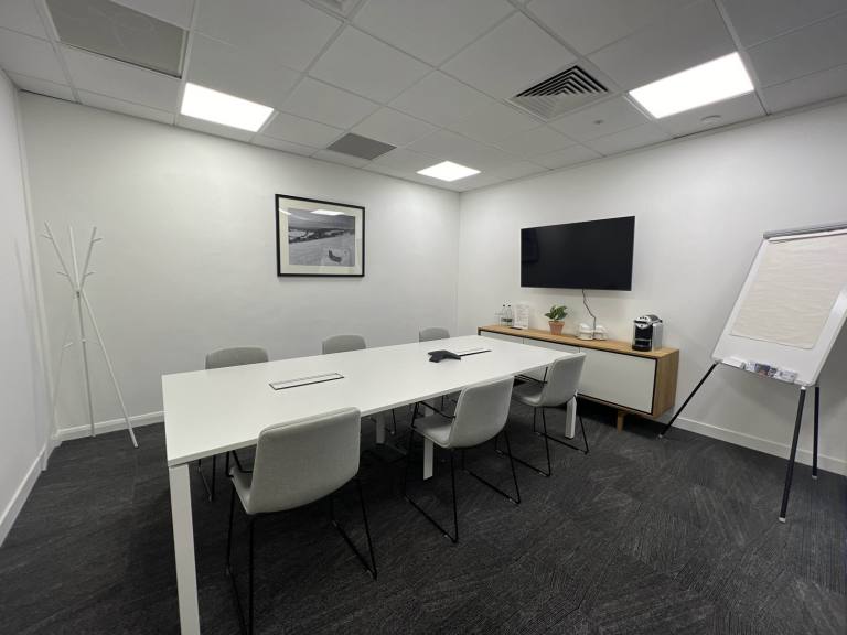 Coventry - CV1 2UR \ Serviced Office for 4 Workstations