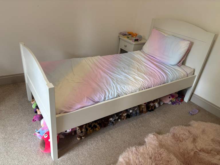 Cotswold Company Childs single bed with mattress 