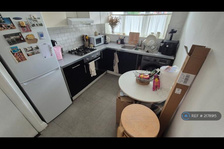 2 bedroom flat in Crouch End, London, N8 (2 bed) (#2178915)