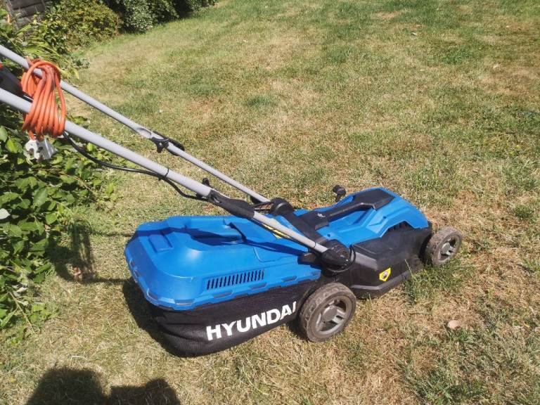 Hyundai 1600w Rotary Mower With Grass Collecting Bag 