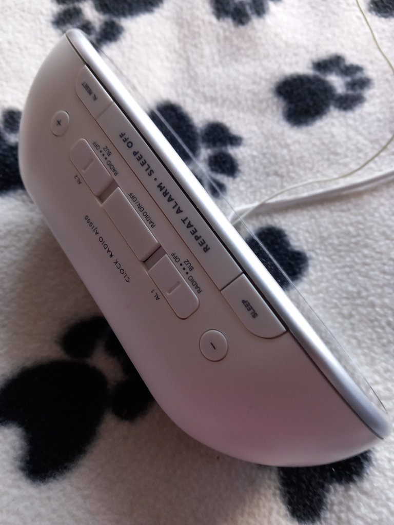 Clock radio