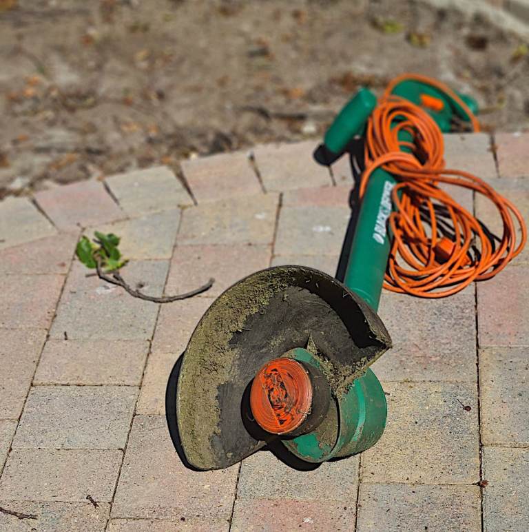 Lawn Strimmer