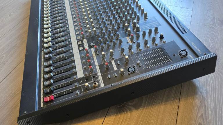 Yamaha  MG24/14 Fx Mixer 