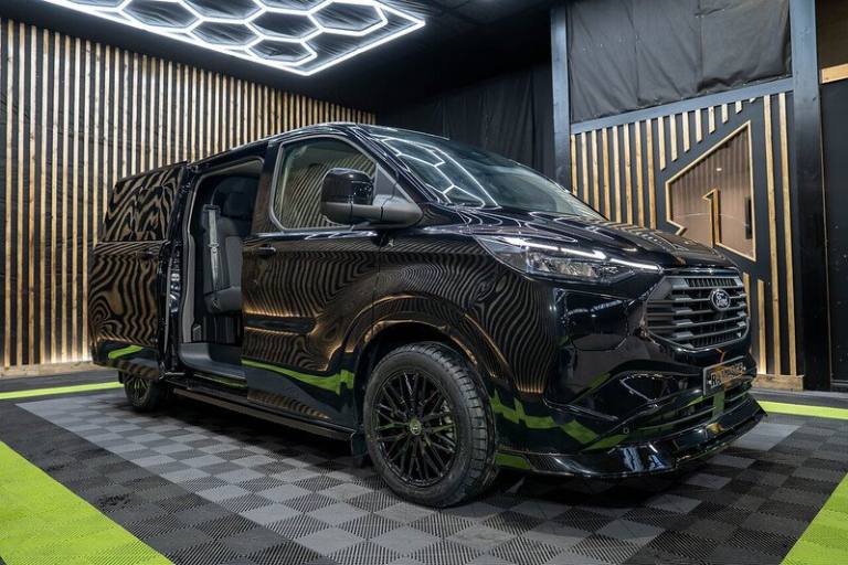  Ford Transit Custom 320 Limited L2 2.5L Auto Plug-in Hybrid Crew Cab HYBRID Automatic