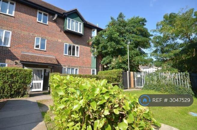2 bedroom flat in Nicholsons Grove, Colchester, CO1 (2 bed) (#3047529)