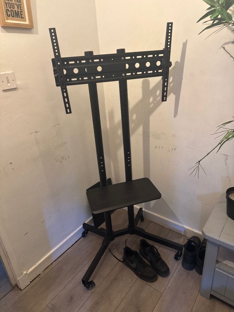 Tv stand on wheels 