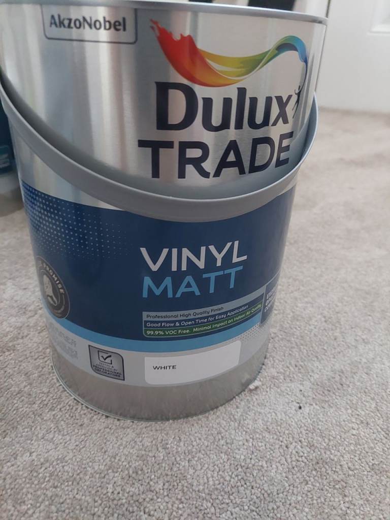 Dulux TRADE Vinyl Matt White Paint 5L 