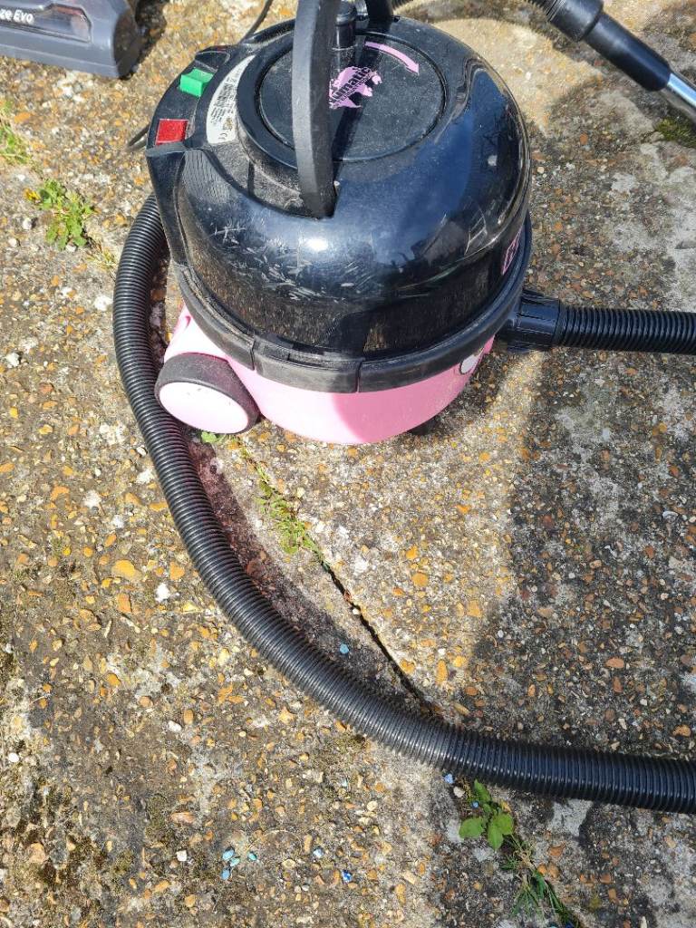 Henry neumatic vacuum cleaner 