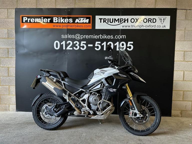 STUNNING ONE OWNER 2023/23 TRIUMPH TIGER 1200 RALLY PRO MOTORCYCLE 
