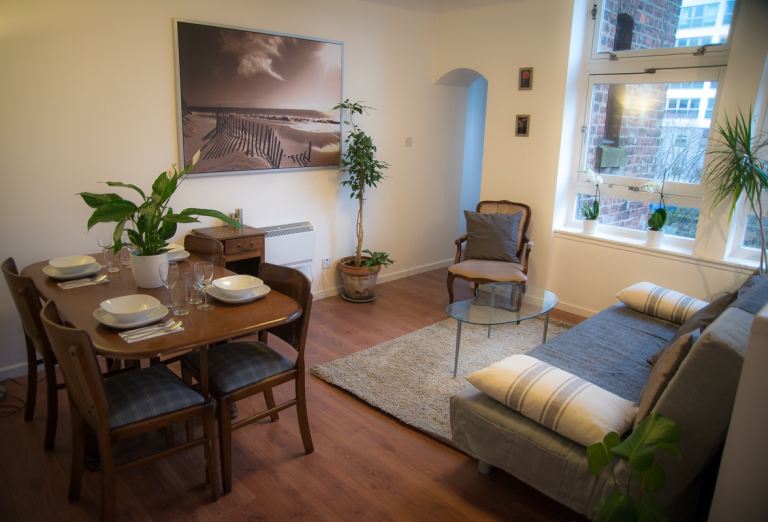 SPACIOUS 1BED FLAT, IN THE HEART OF THE MERCHANT CITY