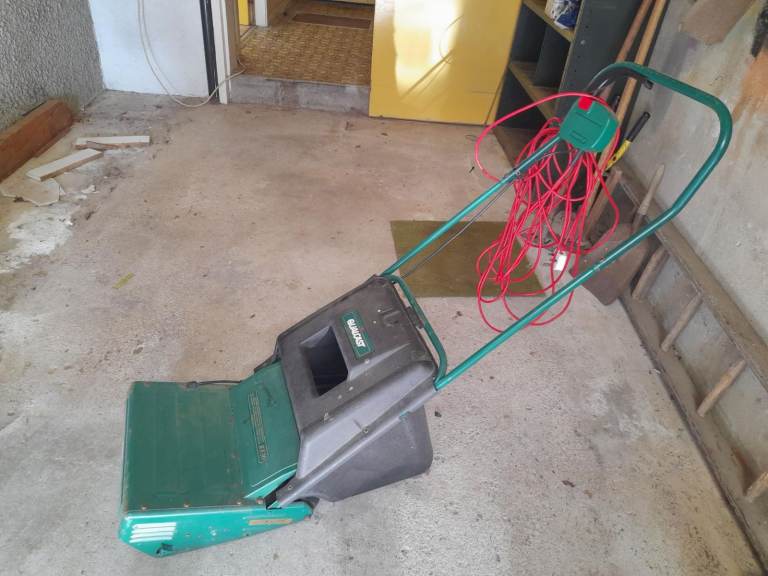 Qualcast RE30 Lawnmower