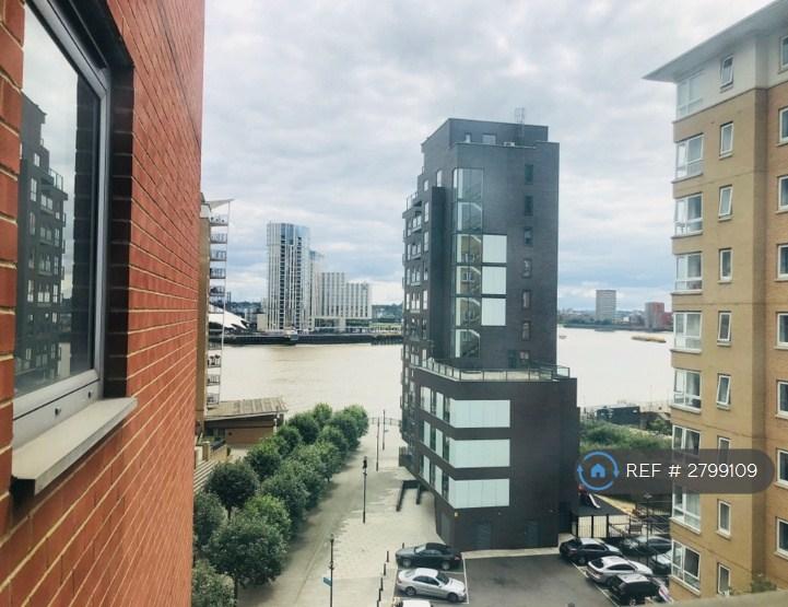 1 bedroom flat in Newport Avenue, London, E14 (1 bed) (#2799109)