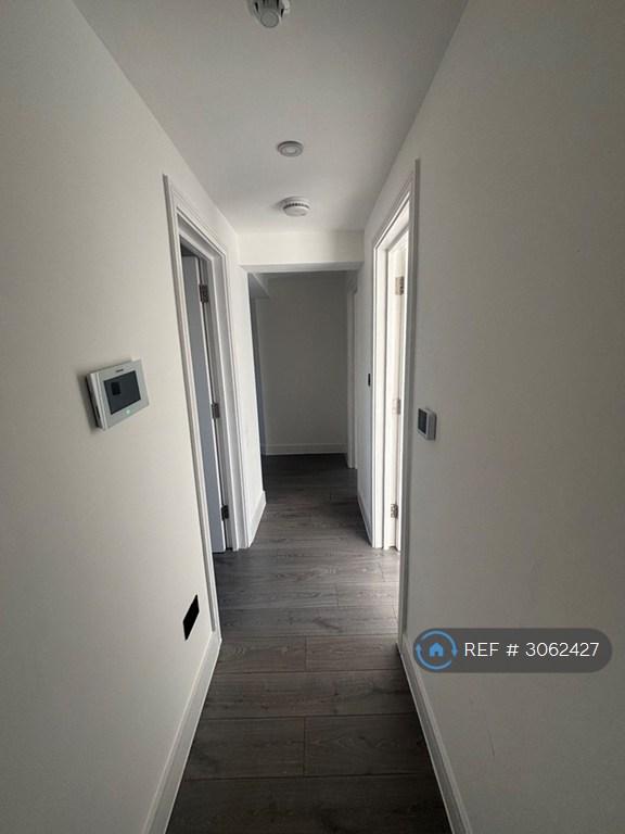 3 bedroom flat in Dalston, Dalston, E8 (3 bed) (#3062427)