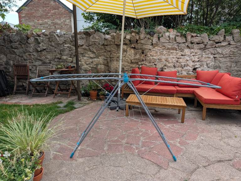 Clothes drying rack 