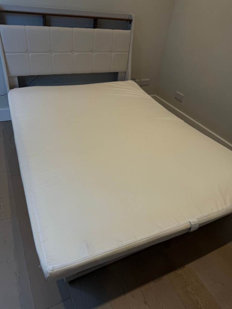 Memory Foam Mattress Topper – Good Condition, White