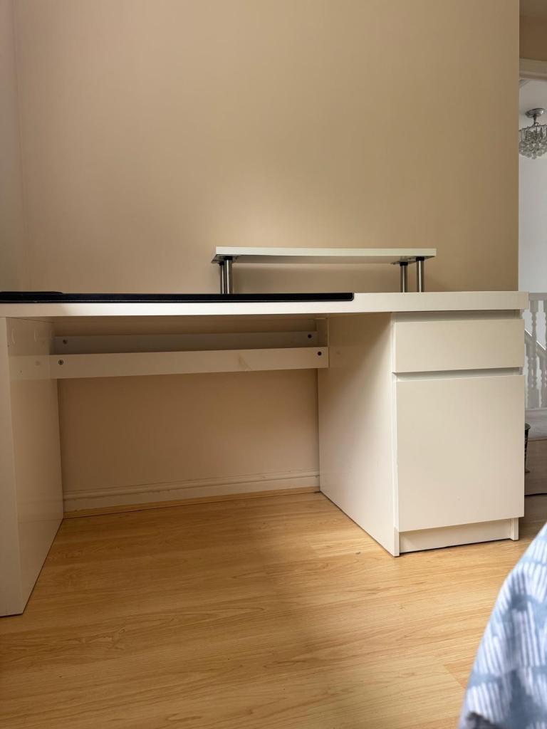 White Study/Office Desk with Integrated Drawers & Storage