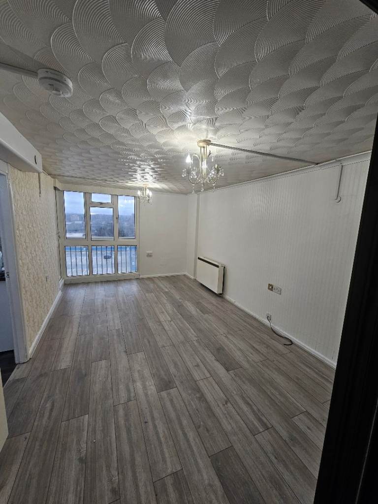 Newly Renovated 2-Bedroom Flat with Balcony – Wakefield City Centre