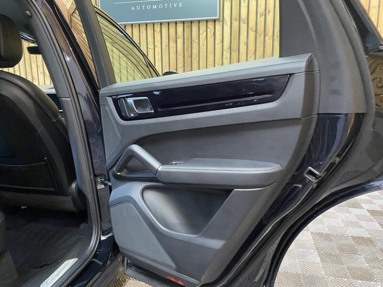 2022 Porsche Cayenne V6 E-Hybrid SUV HYBRID Automatic