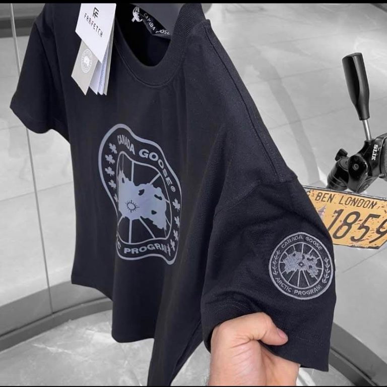 canada goose t shirt size Small