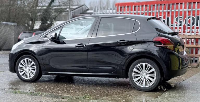 2017 Peugeot 208 1.2 PureTech Allure Euro 6 5dr HATCHBACK Petrol Manual