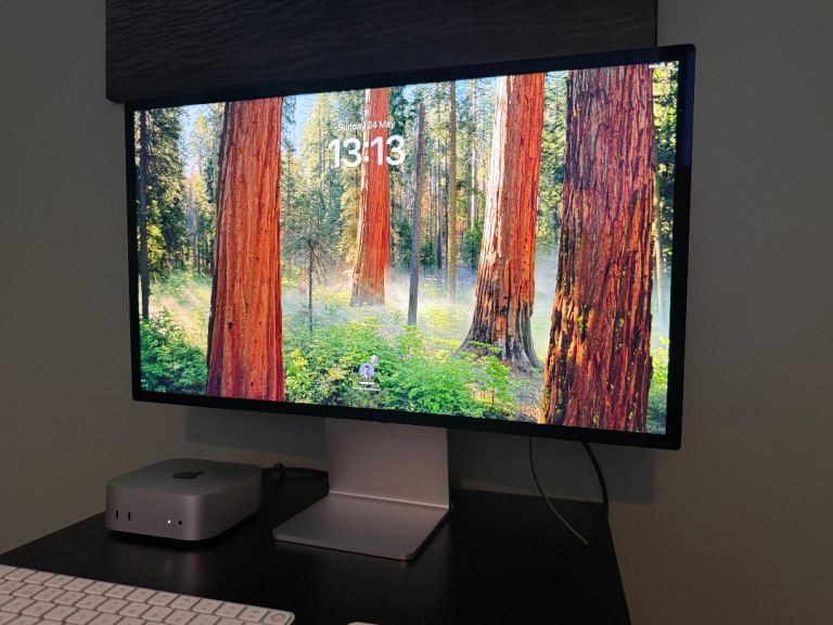 Apple Studio Display 5K - Like New