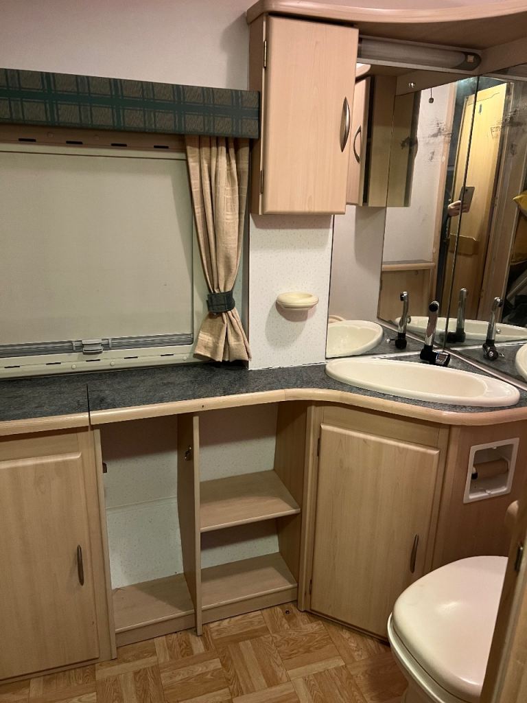 Elddis Hurricane with awning. Can deliver.