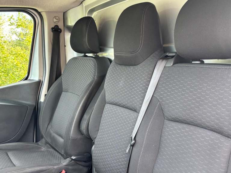 VAUXHALL VIVARO 1.6 CDTi 2700 BiTurbo ecoFLEX Sportive 2015