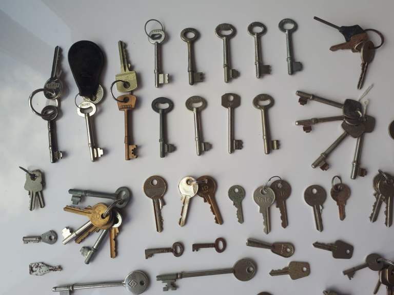 Job lot of old Vintage Keys union Yale