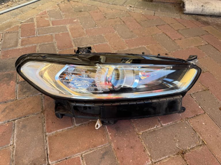 Ford mondeo headlight O/S MK5