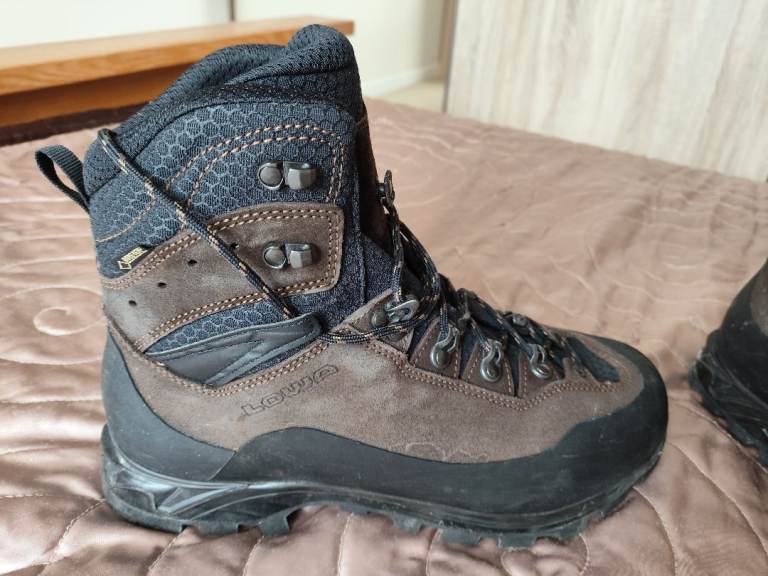 Lowa B2 GORE-TEX Mountaineering Boots – Brown, Good Condition