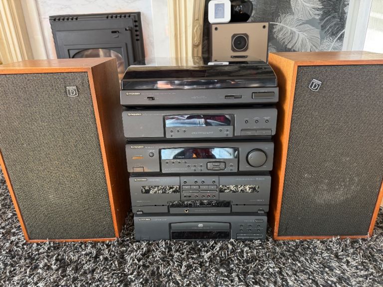 Pioneer Stereo System with Dynatron Speakers and Remote