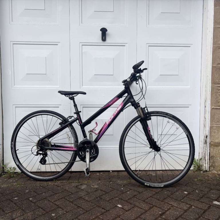 Woman’s Forme Bike 700cc Wheels 