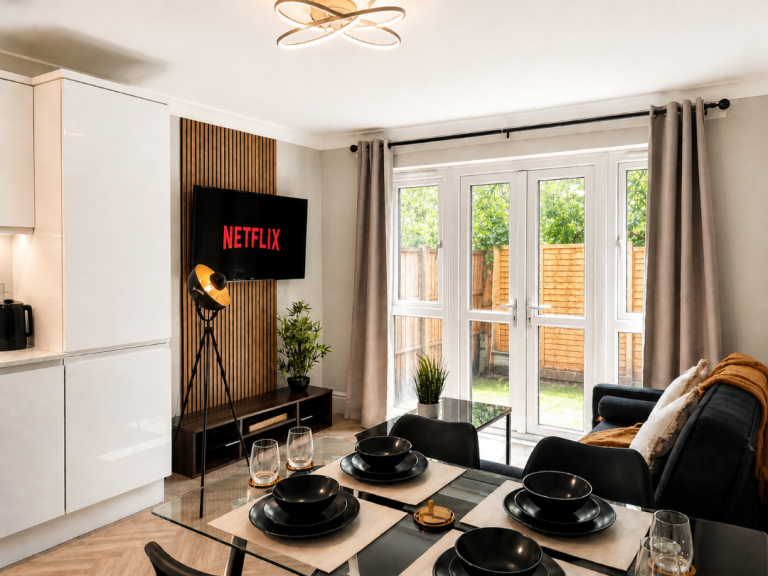 3 bedroom 2 bathroom House with Garden London Zone 2
