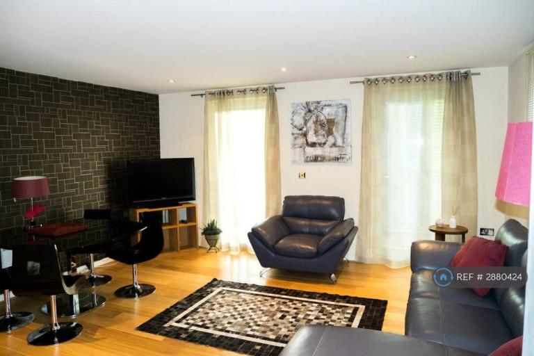 2 bedroom flat in Warren Close, Cambridge, CB2 (2 bed) (#2880424)