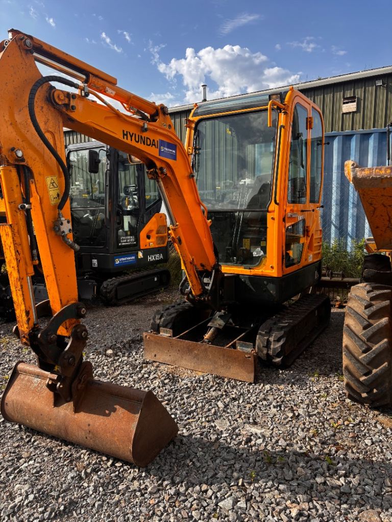 Hyundai robex 1.8-9 mini digger