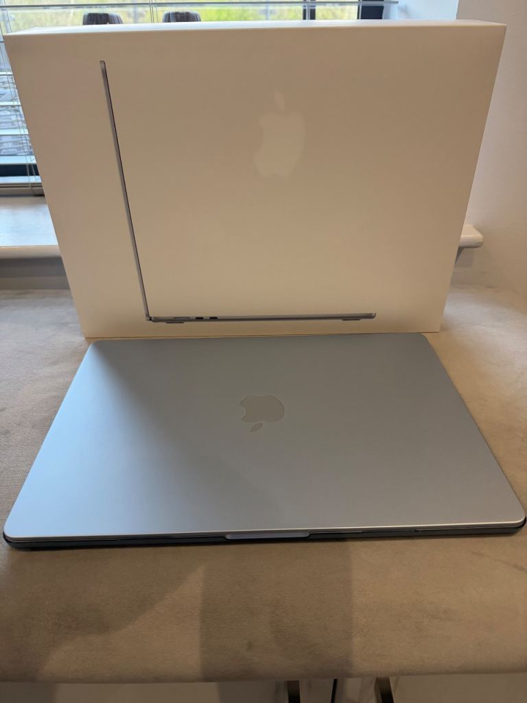 MacBook Air M4 15 inch Sky Blue 
