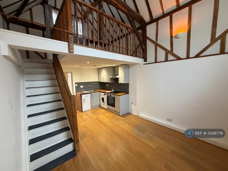 1 bedroom flat in Old Barn House, Borehamwood, WD6 (1 bed) (#3026779)
