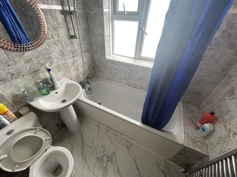 2 ROOMS AVAIALBLE MANSELL ROAD GREENFORD MIDDLESEX UB6