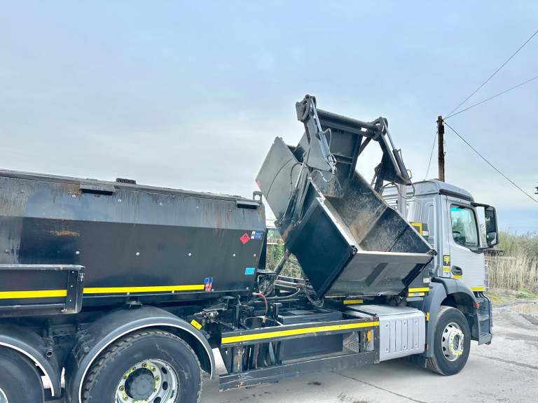 2016 MERCEDES AROCS TWIN TARMAC HOTBOX ECON WASTE BIN SELF LOADER 26 TON EURO-6 