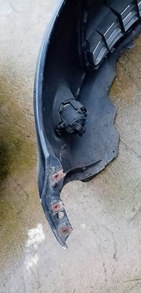 Ford fiesta mk7 front bumper in panther black complete with fogs 