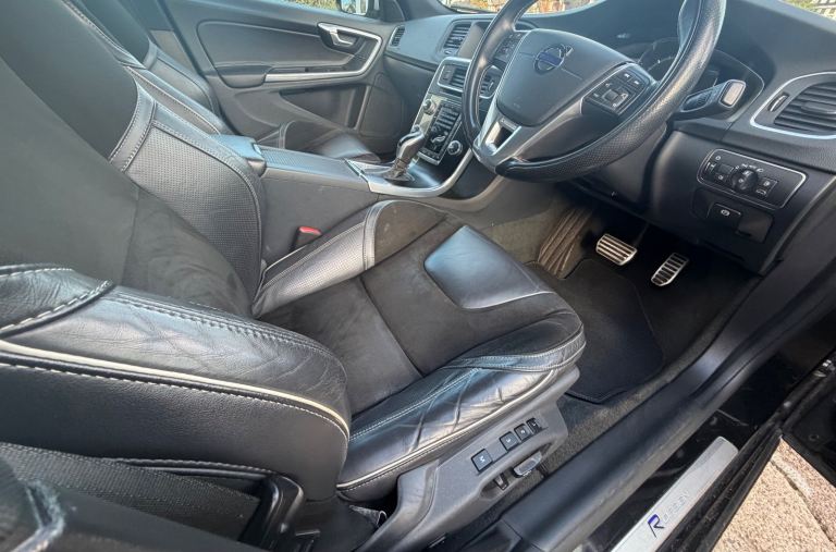 Volvo S60 R - Design Lux Nav D4