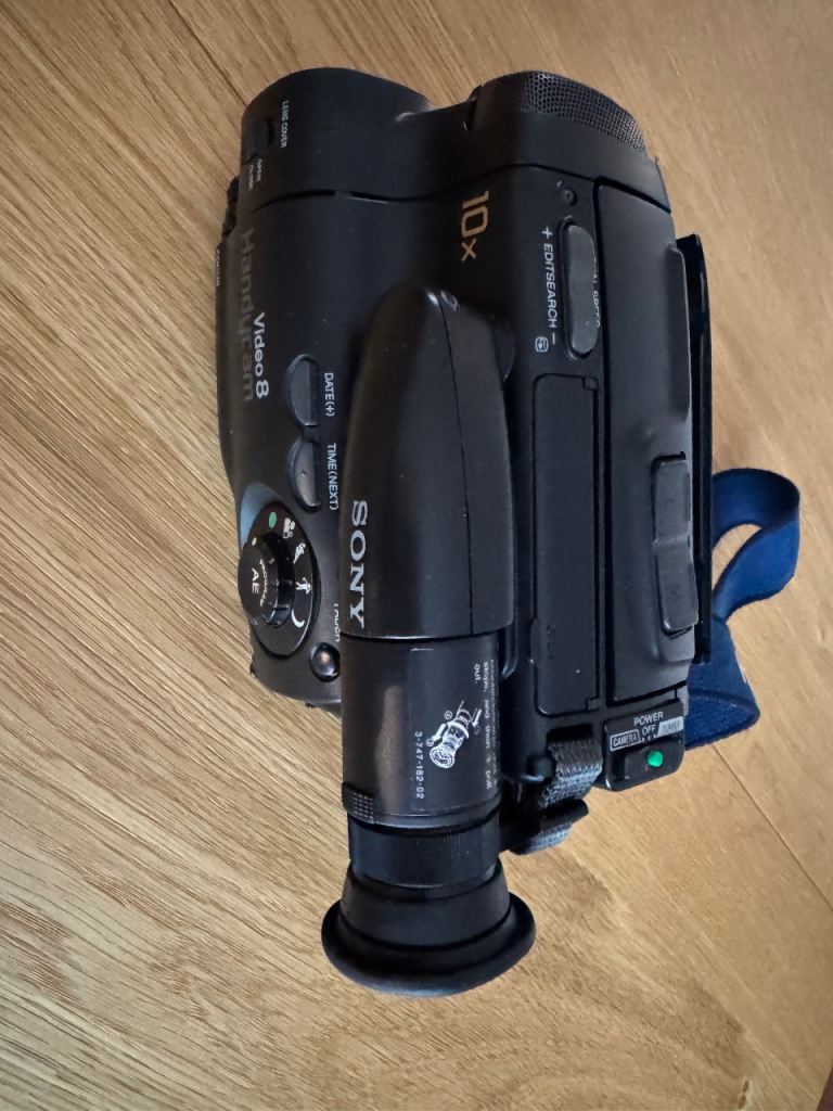 Sony Handycam ccd-tr303e