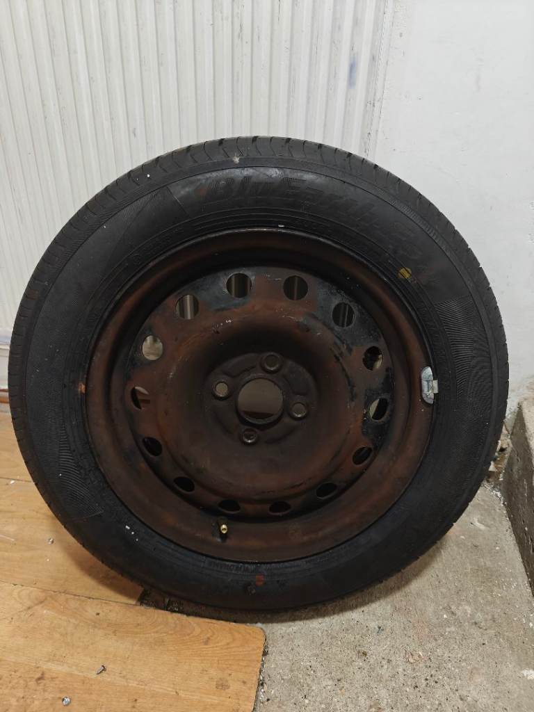 YOKOHAMA BLUEARTH-ES ES32 195/60 R15 88H TIRE ON 15 INCH STEEL WHEEL