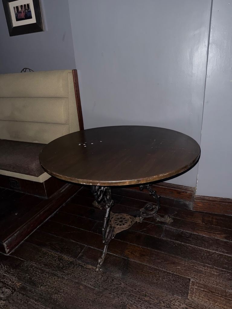 Large round table 