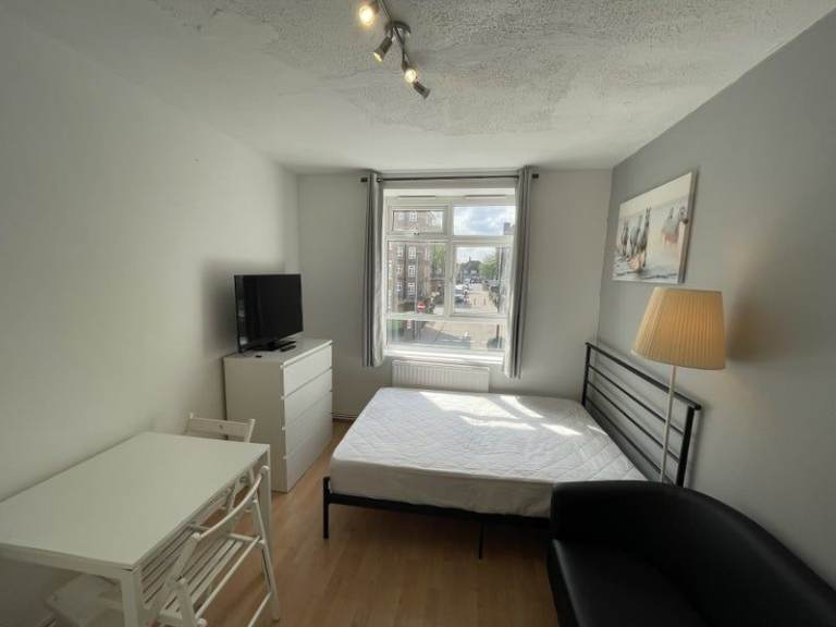 🛌 DOUBLE ROOM IN STRATFORD   💫