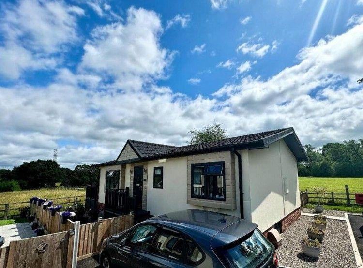 27 Croft Park in Cheshire  - Lodge / Caravan 