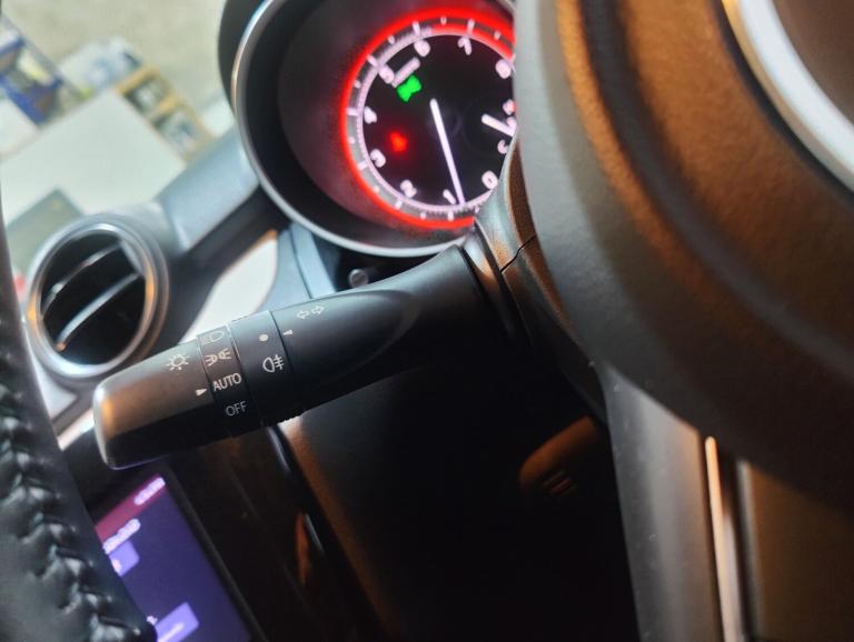 SUZUKI SWIFT; 1.2 PETROL HYBRID; 82BHP; SZ-L; 5 DOOR; MANUAL; WHITE; 57.9 MPG;