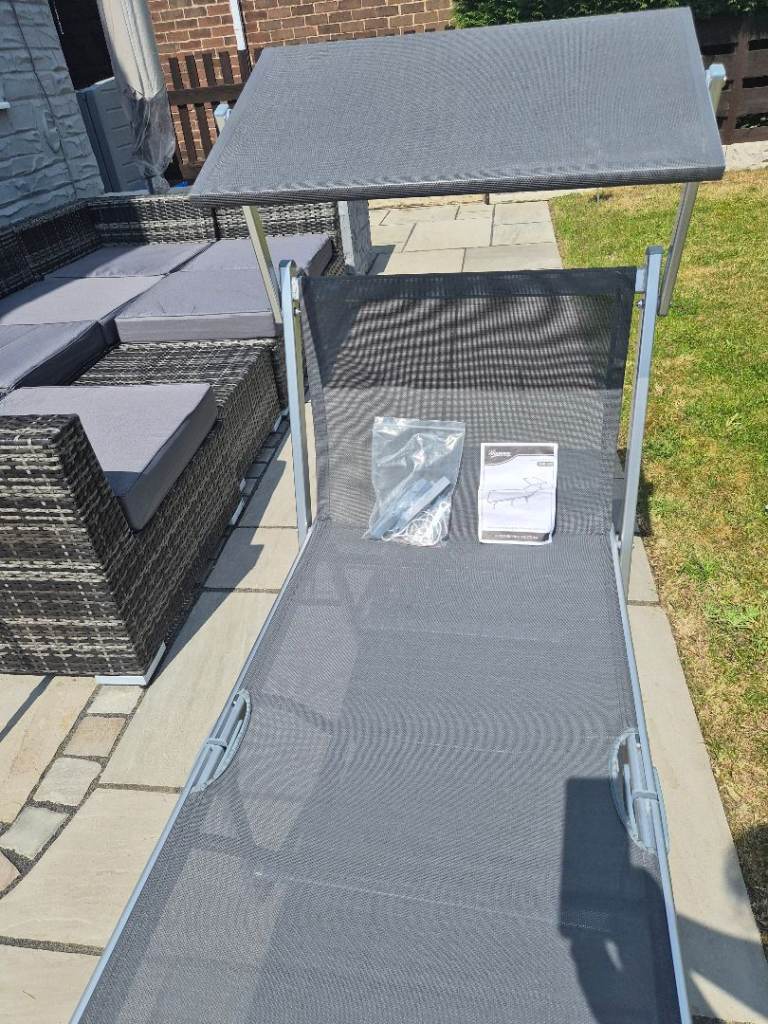 BRAND NEW SUN LOUNGER WITH SHADE