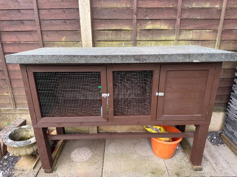 Rabbit guinea pig hutch