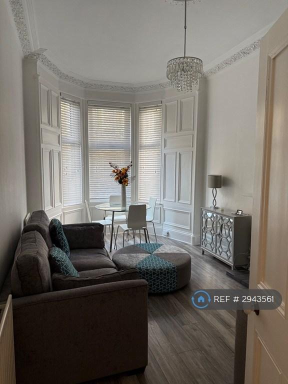 2 bedroom flat in Cambusnethan Street, Edinburgh, EH7 (2 bed) (#2943561)